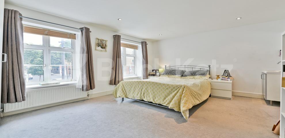 By the corner of the ever fashionable Bermondsey Street + gorgeous roof terrace  Decima Street , London Bridge 